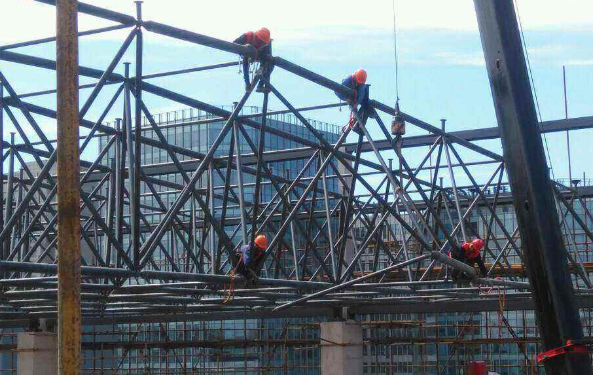 红桥论钢结构网架装配的步履和相关关注变乱